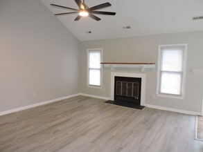 7666 The Points Pl in Gloucester Point, VA - Building Photo - Building Photo