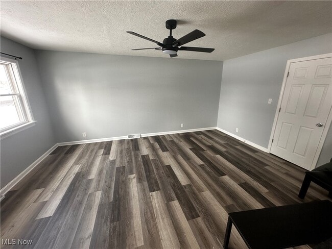 673 Tallkron Dr in Akron, OH - Building Photo - Building Photo