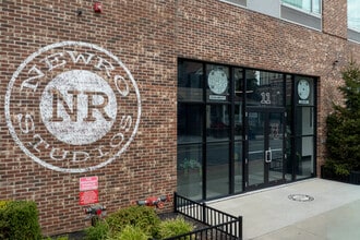 NewRo Studios in New Rochelle, NY - Foto de edificio - Building Photo