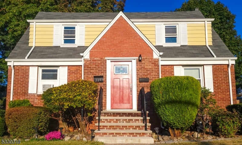 2-33 31st St in Fair Lawn, NJ - Building Photo