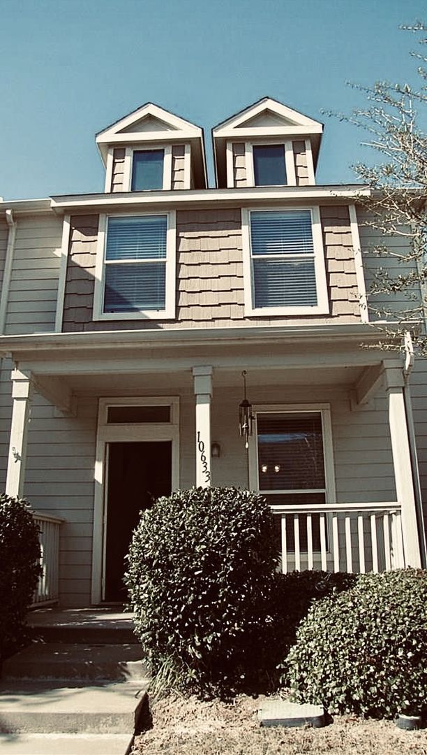 property at 10633 Traymore Dr