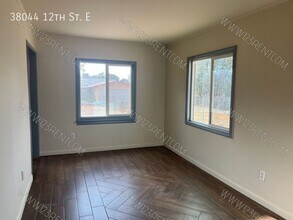 38044 12th St E in Palmdale, CA - Building Photo - Building Photo