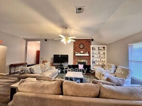 17316 Valley Crst in Edmond, OK - Foto de edificio - Building Photo