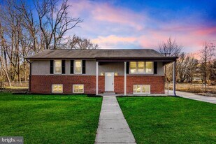 713 Biddle Rd, Unit Bedroom 5 in Glen Burnie, MD - Building Photo