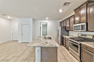 988 Edel Hest Ave in North Las Vegas, NV - Building Photo - Building Photo