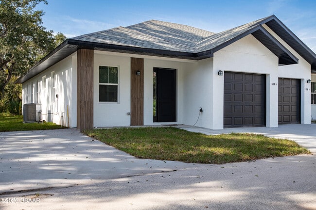 618 N Duss St in New Smyrna Beach, FL - Building Photo - Building Photo