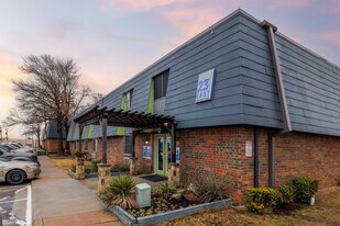 23 East Apartments in Tulsa, OK - Building Photo