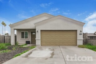 4411 S 19th St in Phoenix, AZ - Building Photo