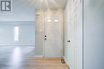 2211 Dale Ridge Dr in Oakville, ON - Building Photo - Building Photo