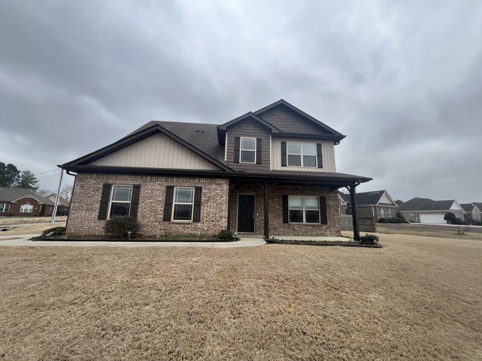 215 Reeney Dr in New Market, AL - Building Photo