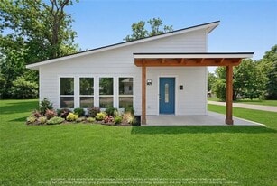 1471 W Kaufman St in Paris, TX - Building Photo