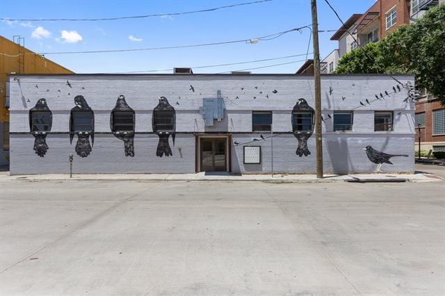 property at 215 N Walton St