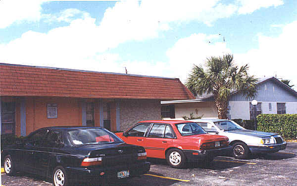 591 Kathy Ln in Margate, FL - Foto de edificio