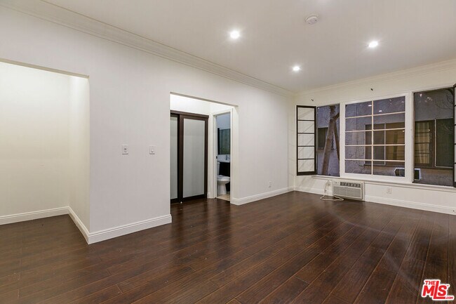 7223 Willoughby Ave in Los Angeles, CA - Building Photo - Building Photo