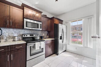 380 SW 122nd Ave in Pembroke Pines, FL - Building Photo - Building Photo
