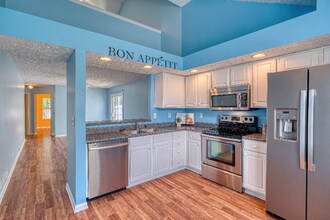 5819 River Walk Cir in Newburgh, IN - Building Photo - Building Photo