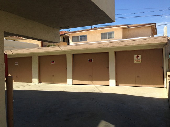 1056 W 9th St in San Pedro, CA - Building Photo - Building Photo