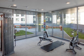 NV Apartments in Portland, OR - Building Photo - Building Photo