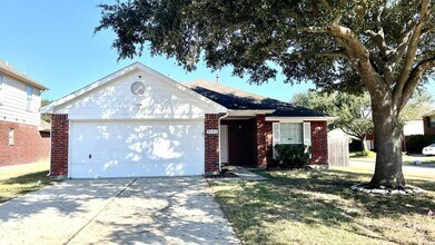 9202 Aberdeen Lake Dr in Houston, TX - Building Photo - Building Photo