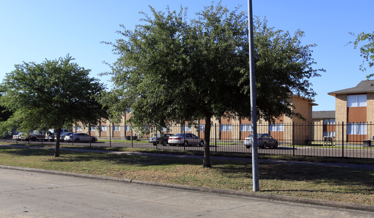 Wesley Square Apartments in Houston, TX - Building Photo