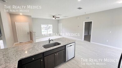 712 Gibbons Rd SW in Palm Bay, FL - Building Photo - Building Photo