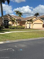2210 Grove Dr in Naples, FL - Building Photo
