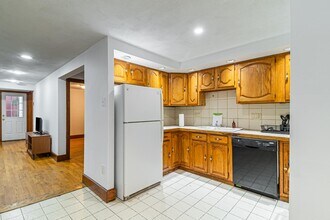 166 Auburn St, Unit 1 in Cambridge, MA - Building Photo - Building Photo