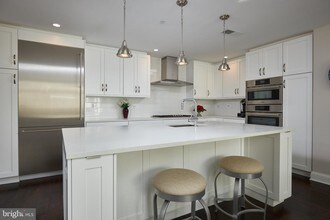 4915 Hampden Ln-Unit -204 in Bethesda, MD - Building Photo - Building Photo