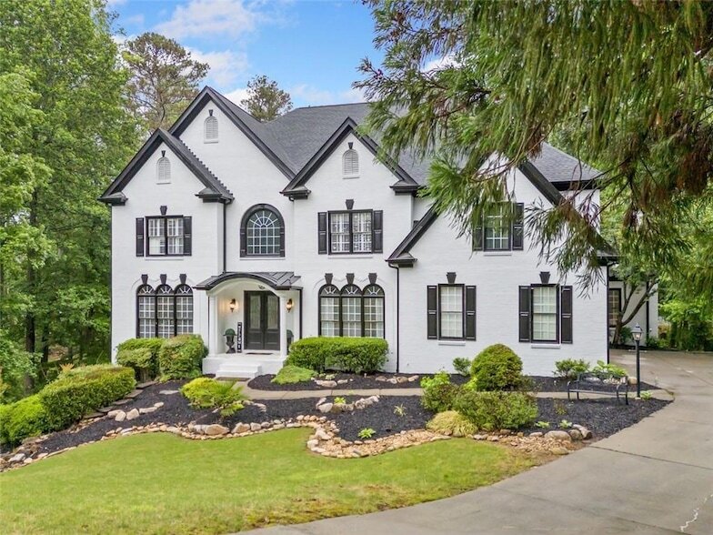882 Hallbrook Ln in Alpharetta, GA - Building Photo