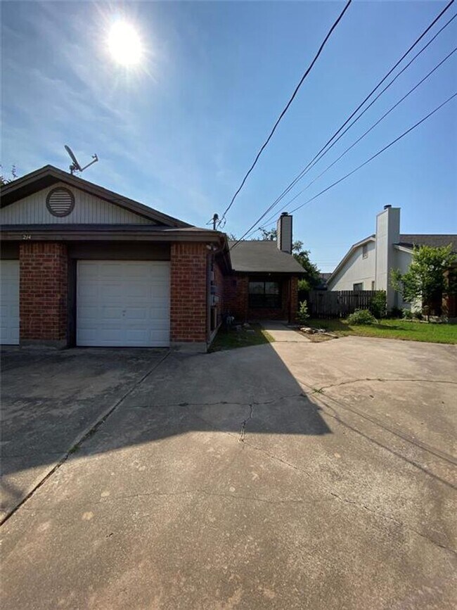 214 Tamara Dr in Georgetown, TX - Building Photo - Building Photo