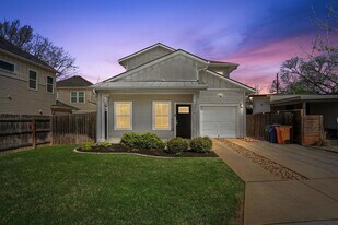 3014 E 14th 1/2 St in Austin, TX - Building Photo