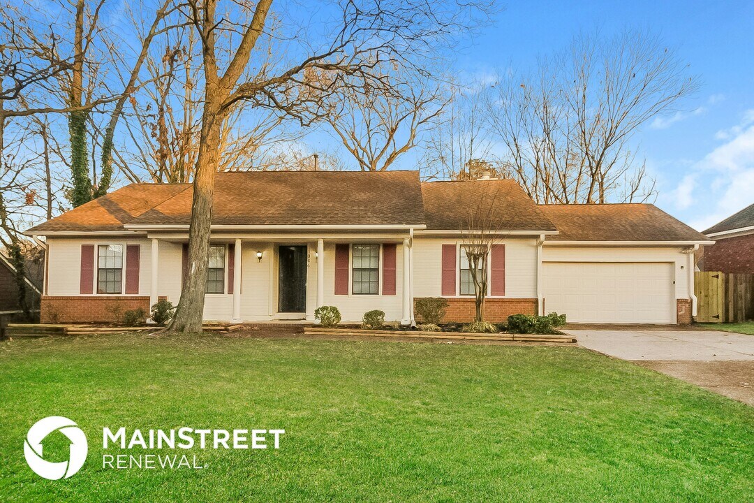 1086 Trappers Cove in Memphis, TN - Building Photo