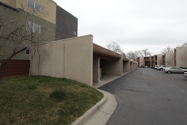 Evergreen Apartments in Boulder, CO - Foto de edificio - Building Photo