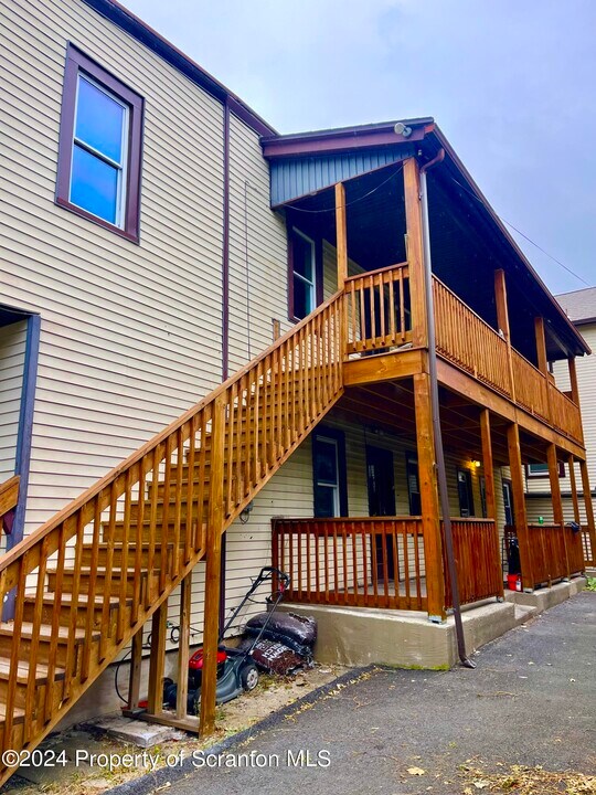 1710 Cedar Ave in Scranton, PA - Building Photo