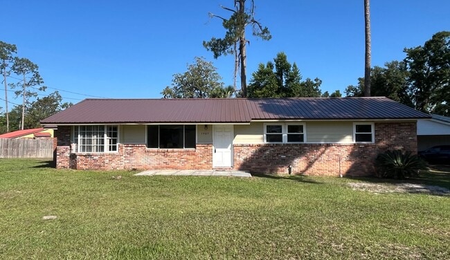 property at 1407 Pearl Ave SE