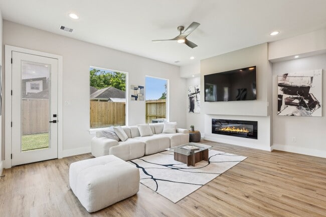 3722 Nathaniel Brown St in Houston, TX - Building Photo - Building Photo