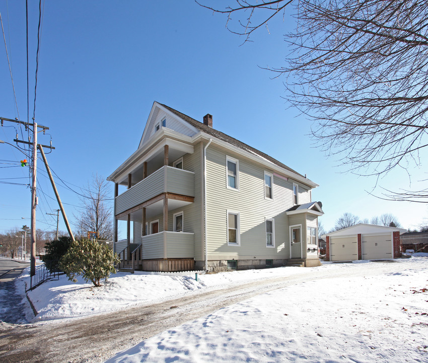 294 E Elm St in Torrington, CT - Building Photo