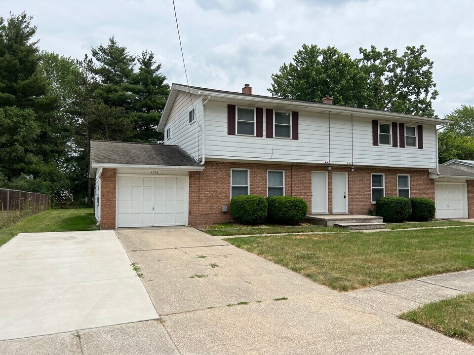 4554 Baylor Ct in Saginaw, MI - Building Photo