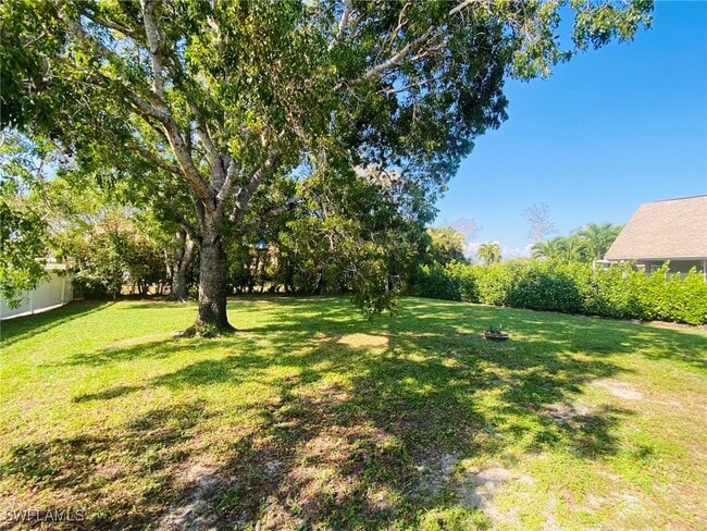 1175 Moon Lake Dr in Naples, FL - Foto de edificio - Building Photo