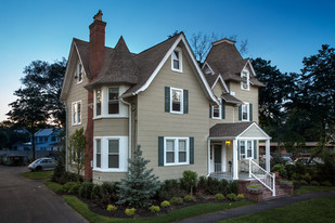 Fairfield Victorian North At Babylon Village Apartments