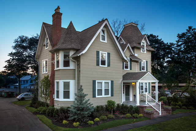 Fairfield Victorian North At Babylon Village in Babylon, NY - Building Photo