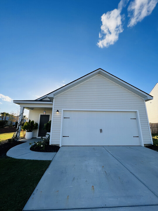 207 Parkwood Vista Way in Summerville, SC - Foto de edificio