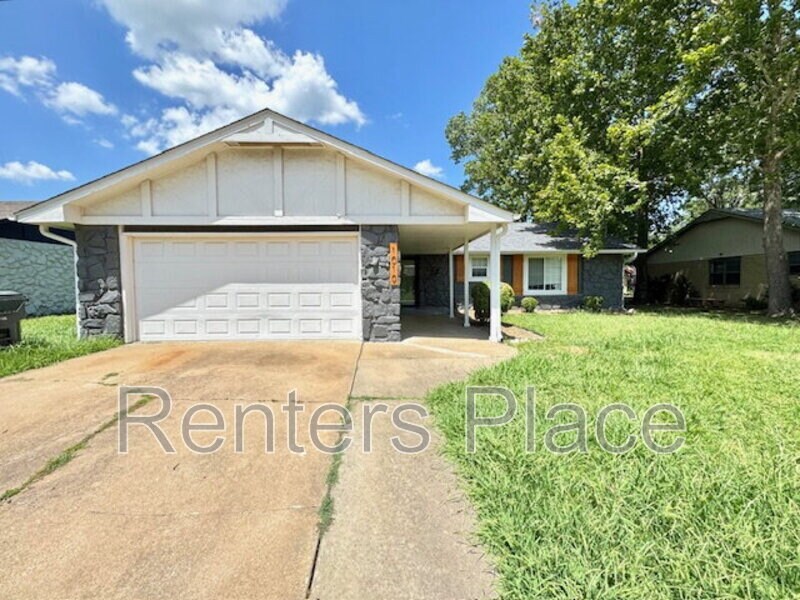1010 W 17th St in Claremore, OK - Building Photo