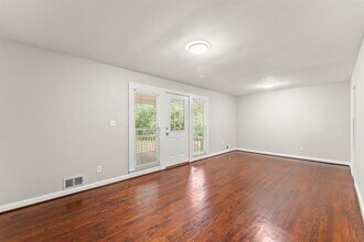 2352 Elmwood Cir SE in Atlanta, GA - Building Photo - Building Photo