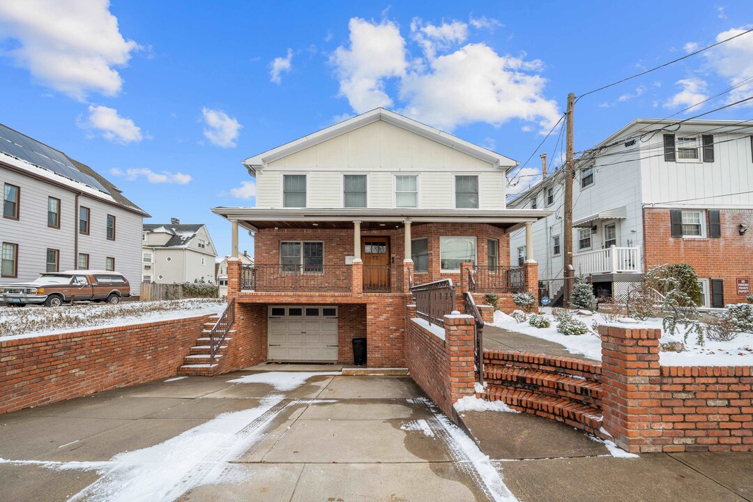 72 Broadway in Bayonne, NJ - Building Photo