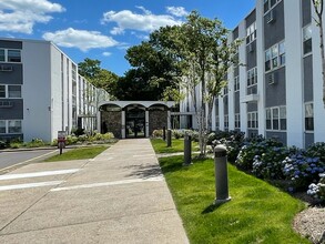 Sherwood Square Apartments in Stratford, CT - Building Photo - Building Photo