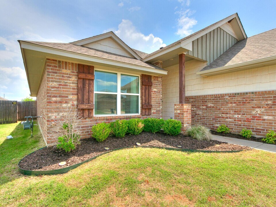 9120 Yassir Blvd in Yukon, OK - Building Photo