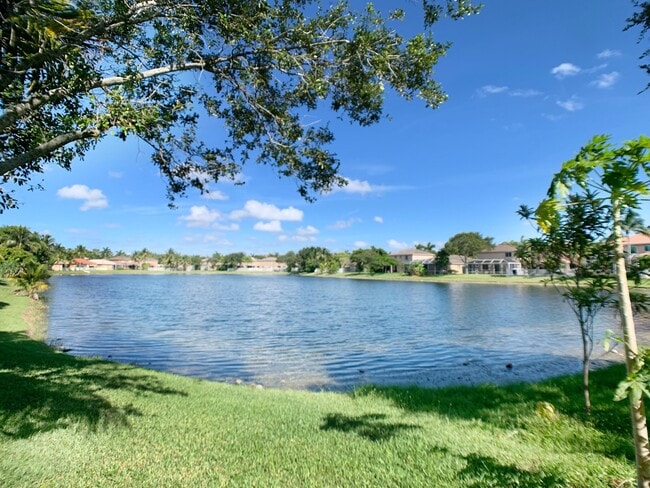 5152 Woodfield Way in Coconut Creek, FL - Building Photo - Building Photo