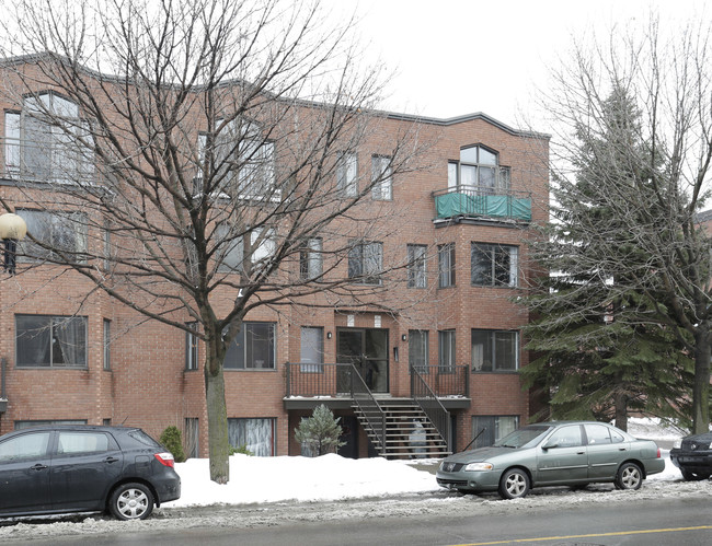 3400-3414 Du Mont-Royal Av E in Montréal, QC - Building Photo - Building Photo