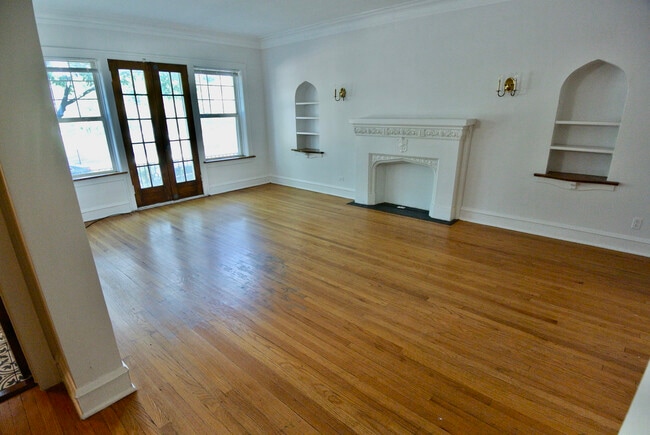 4303 North Paulina Street, Unit 1